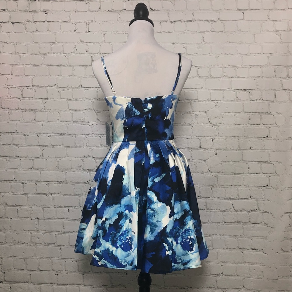 Floral Patterned Dress - Picture 2 of 12